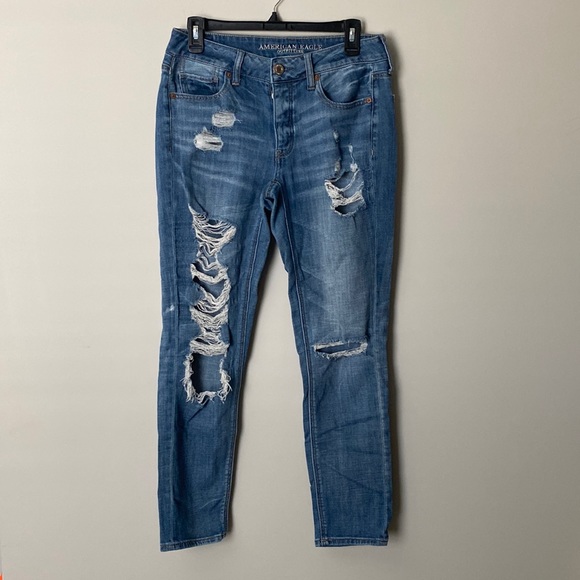 Women size 4 American Eagle Tom Girl distressed jeans - Picture 1 of 5